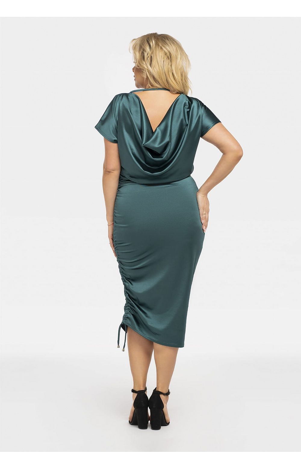  Plus-Size Kleider model 190945 Karko 