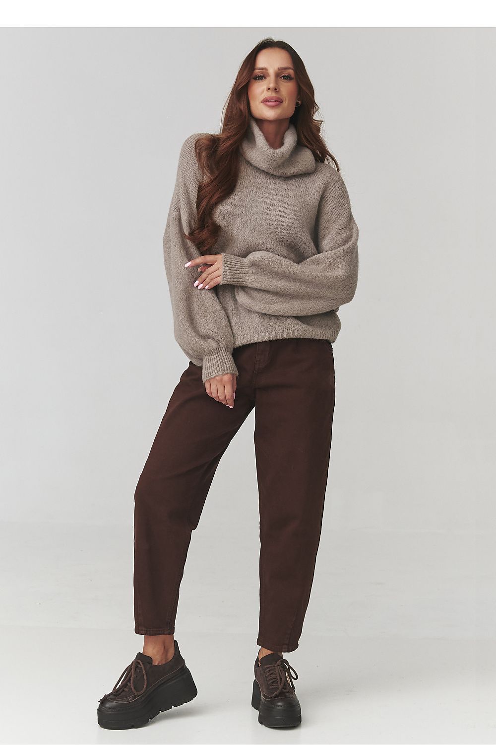  Rollkragenpullover model 220795 Makadamia 