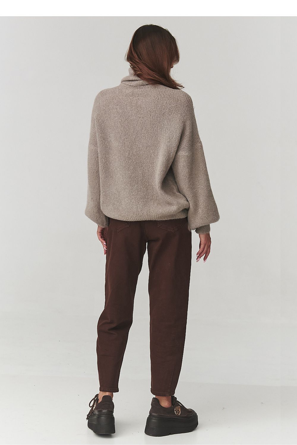  Rollkragenpullover model 220795 Makadamia 